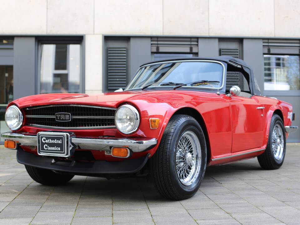 Image 12/49 of Triumph TR 6 (1976)