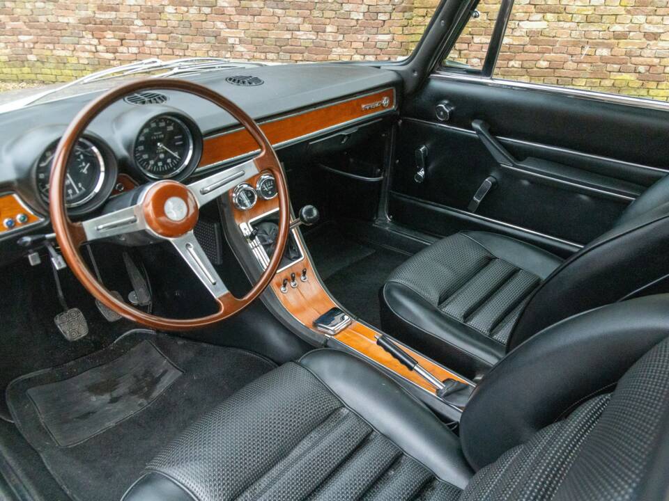 Image 11/50 de Alfa Romeo Giulia GT 1300 Junior (1972)