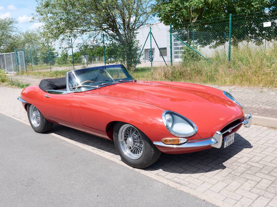 Image 43/80 of Jaguar E-Type 4.2 (1966)