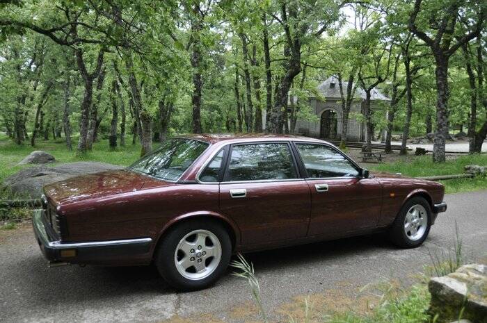 Image 7/7 of Jaguar XJ 40 3.2 (1994)