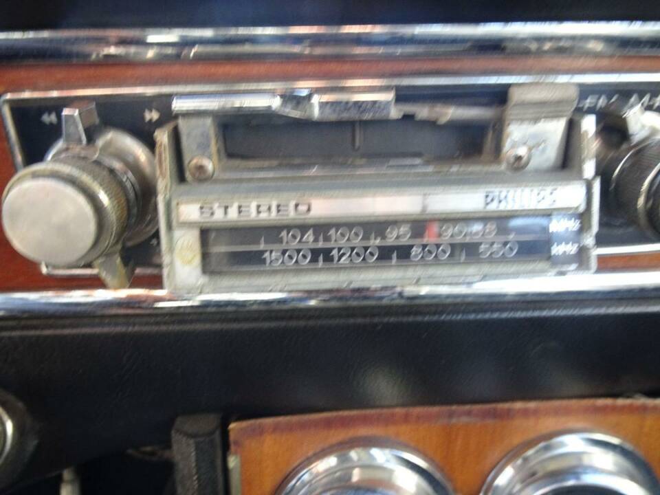 Image 41/50 de Alfa Romeo 1750 GT Veloce (1971)