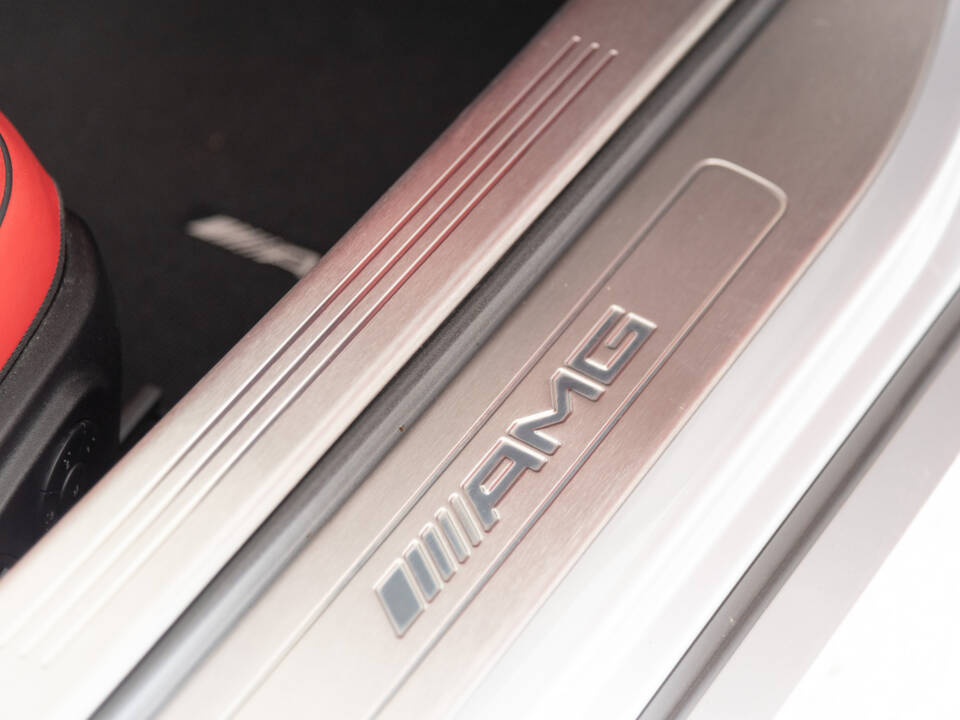 Image 39/48 of Mercedes-Benz SLS AMG Roadster (2012)