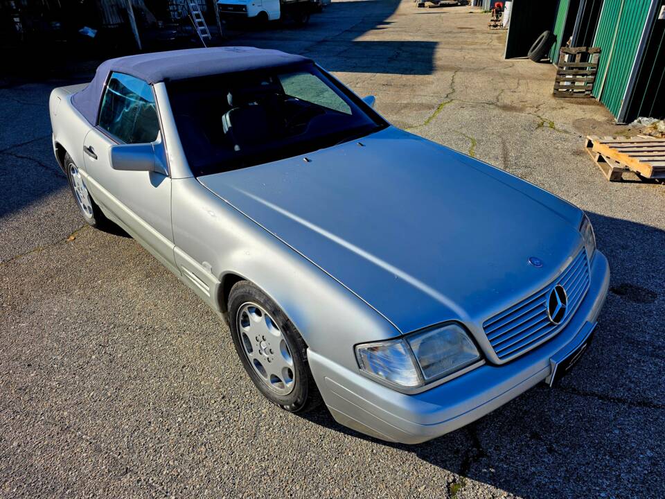 Bild 32/38 von Mercedes-Benz SL 500 (1998)