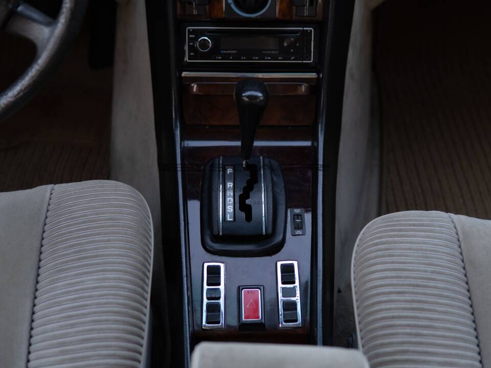 Image 4/30 of Mercedes-Benz 450 SEL 6,9 (1977)