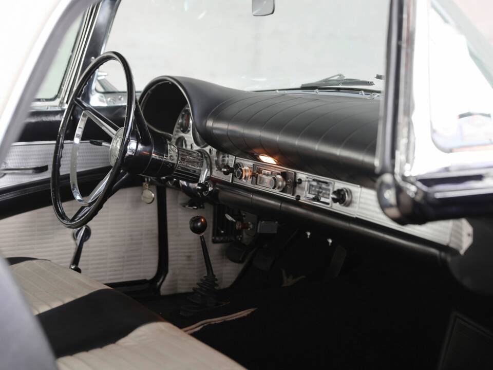 Immagine 11/50 di Ford Thunderbird (1957)