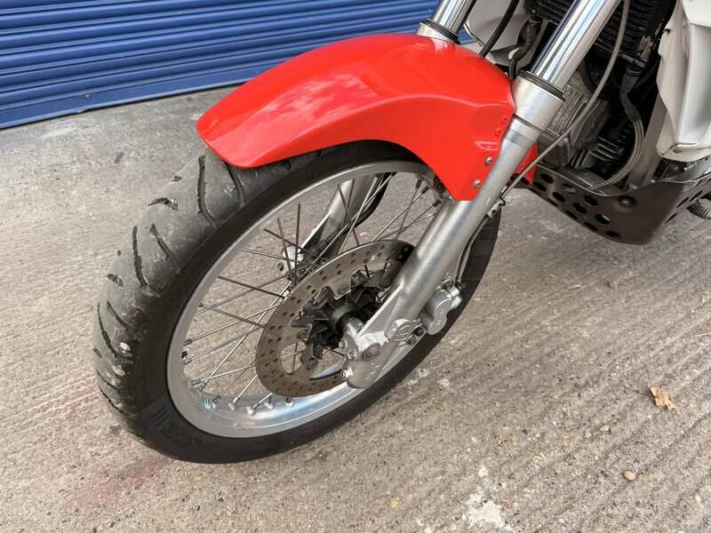Image 29/40 of Cagiva DUMMY (1994)