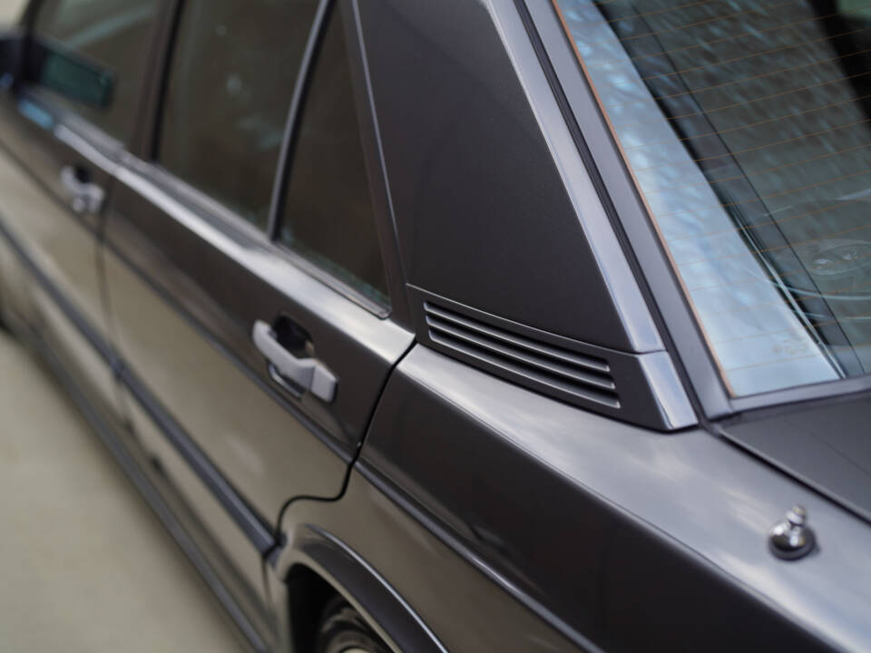 Image 61/83 of Mercedes-Benz 190 E 2.3-16 (1984)