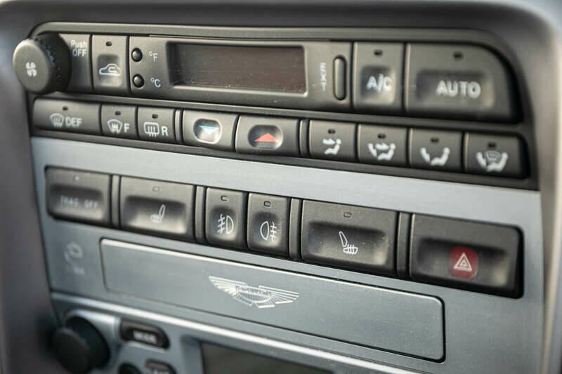 Image 17/39 of Aston Martin V12 Vanquish (2003)