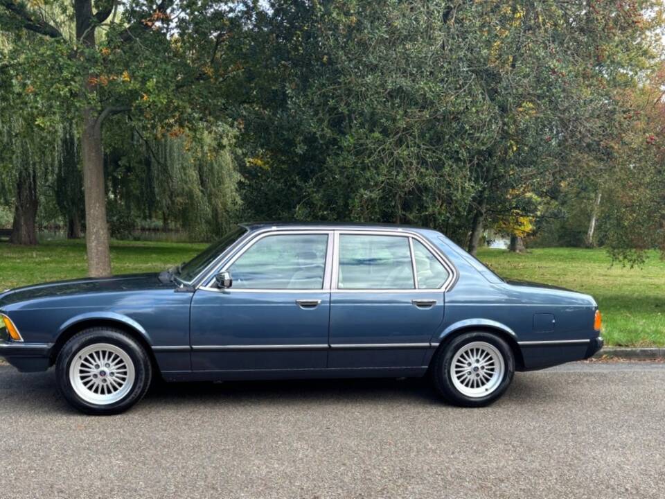 Image 15/24 of BMW 732i (1981)