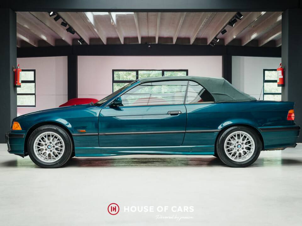 Immagine 10/24 di BMW 320i (1995)