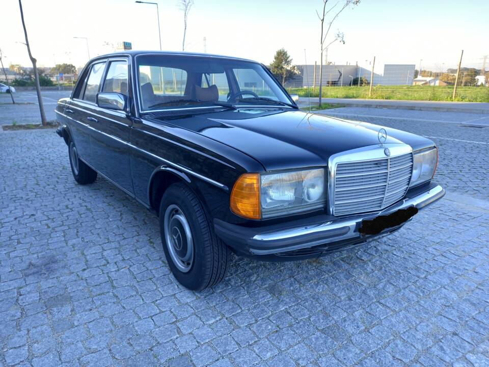 Afbeelding 3/40 van Mercedes-Benz 240 D (1982)