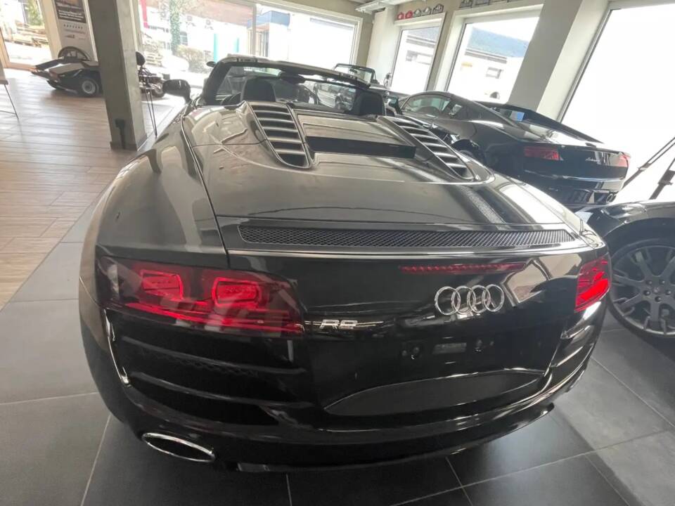 Bild 2/6 von Audi R8 V10 Spyder (2011)