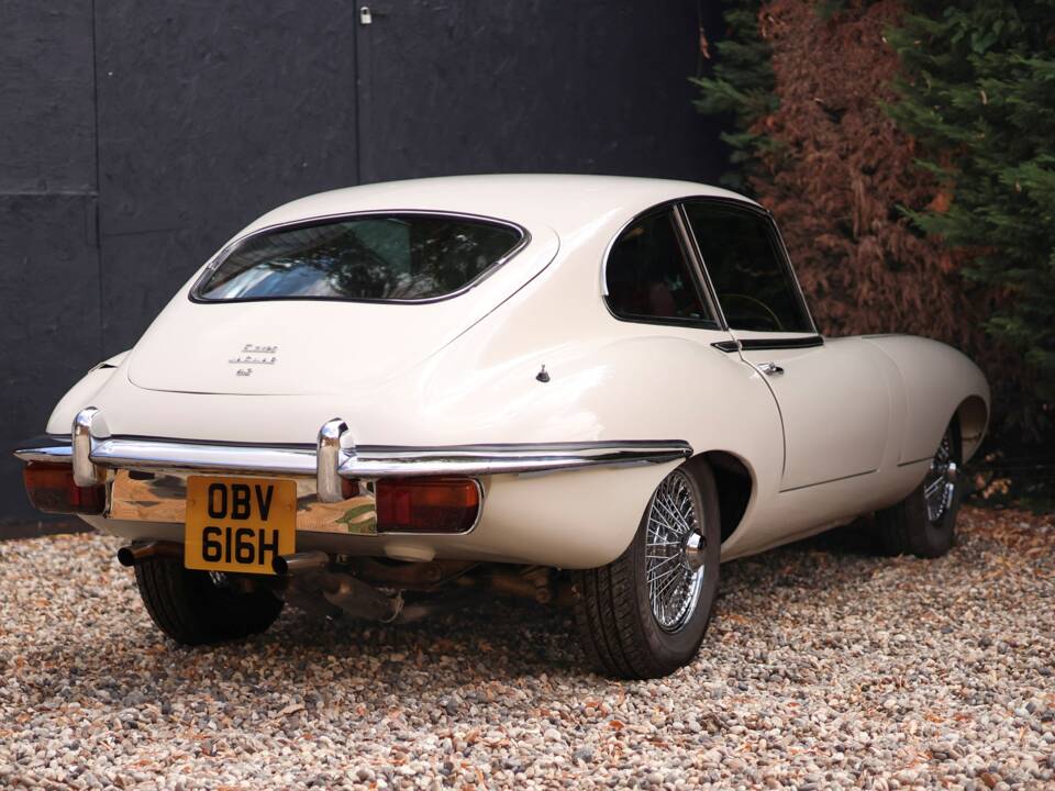 Image 3/50 de Jaguar Type E (2+2) (1970)