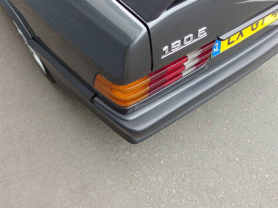 Immagine 34/98 di Mercedes-Benz 190 E 2.3-16 (1985)