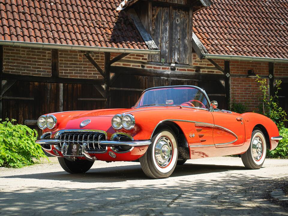 Image 1/51 of Chevrolet Corvette (1960)