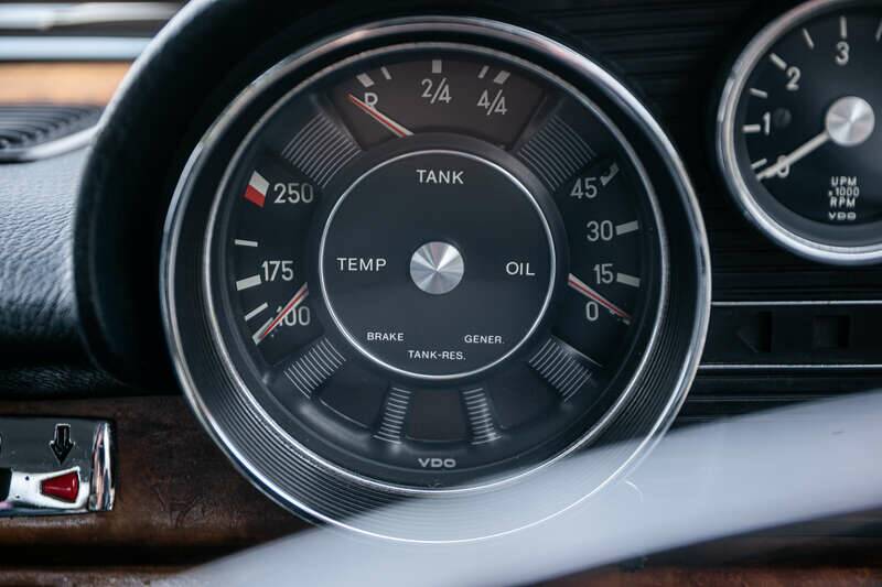 Image 19/32 of Mercedes-Benz 300 SEL 6.3 (1971)