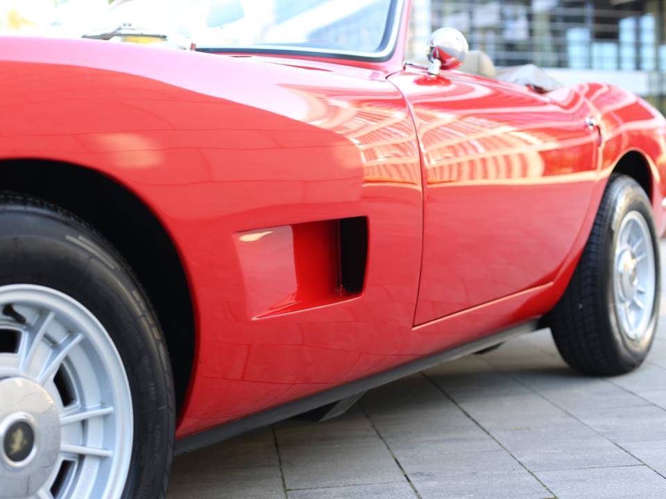 Image 30/58 of Intermeccanica Italia (1968)