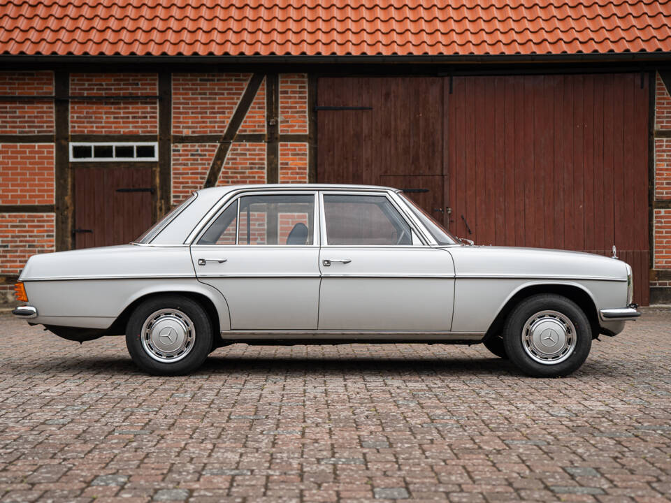 Image 11/63 of Mercedes-Benz 230&#x2F;6 (1974)