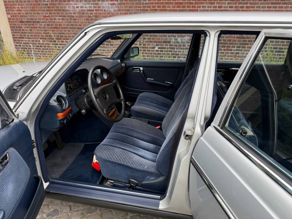 Bild 17/34 von Mercedes-Benz 250 lang (1983)