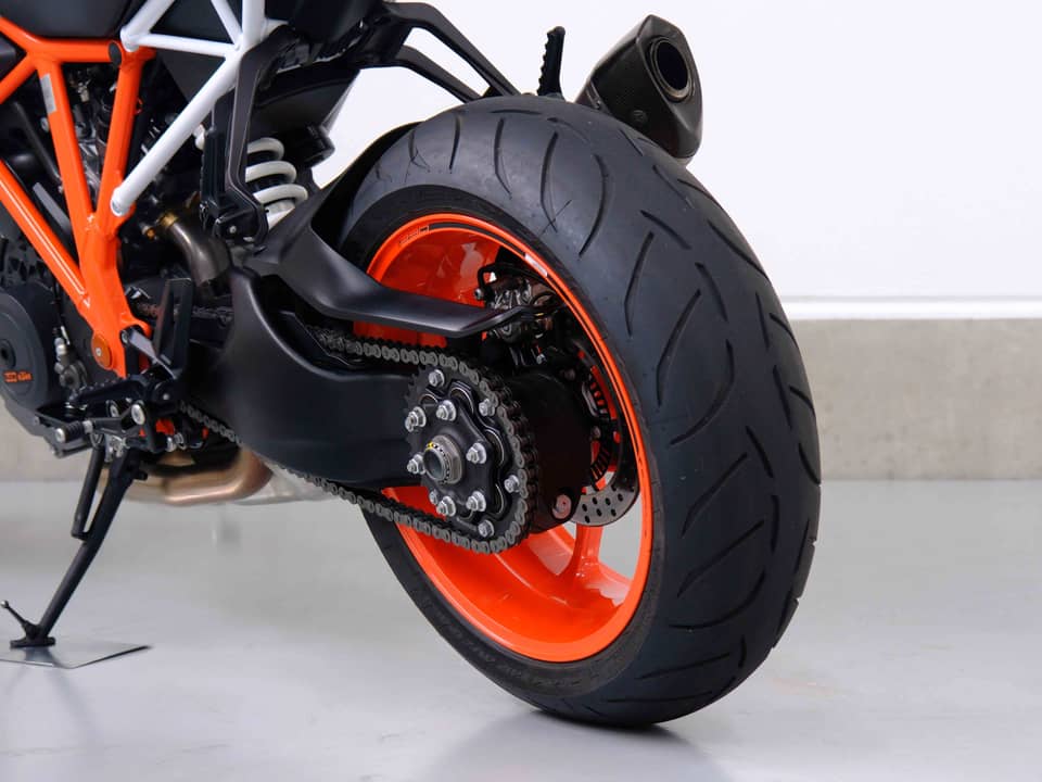 Image 58/83 of KTM 1290 Super Duke R (2018)
