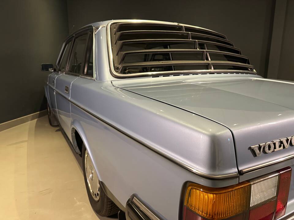 Image 19/63 of Volvo 244 (1981)