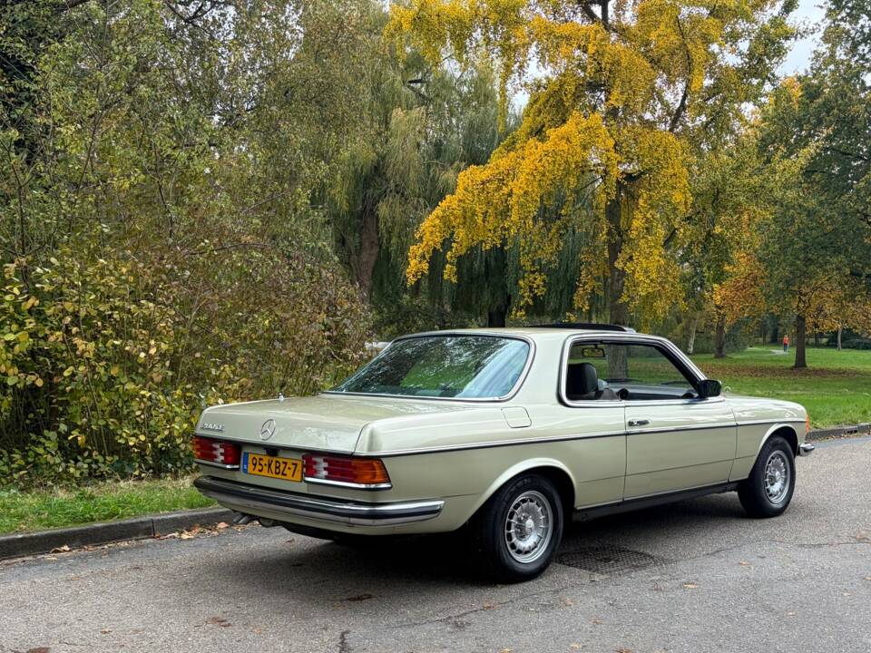 Afbeelding 35/35 van Mercedes-Benz 280 CE (1983)