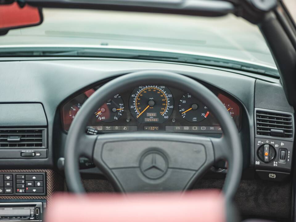 Immagine 34/42 di Mercedes-Benz SL 320 (1995)