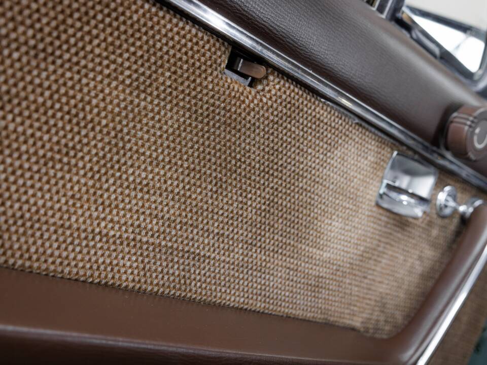 Image 7/24 de Peugeot 504 Coupé (1981)