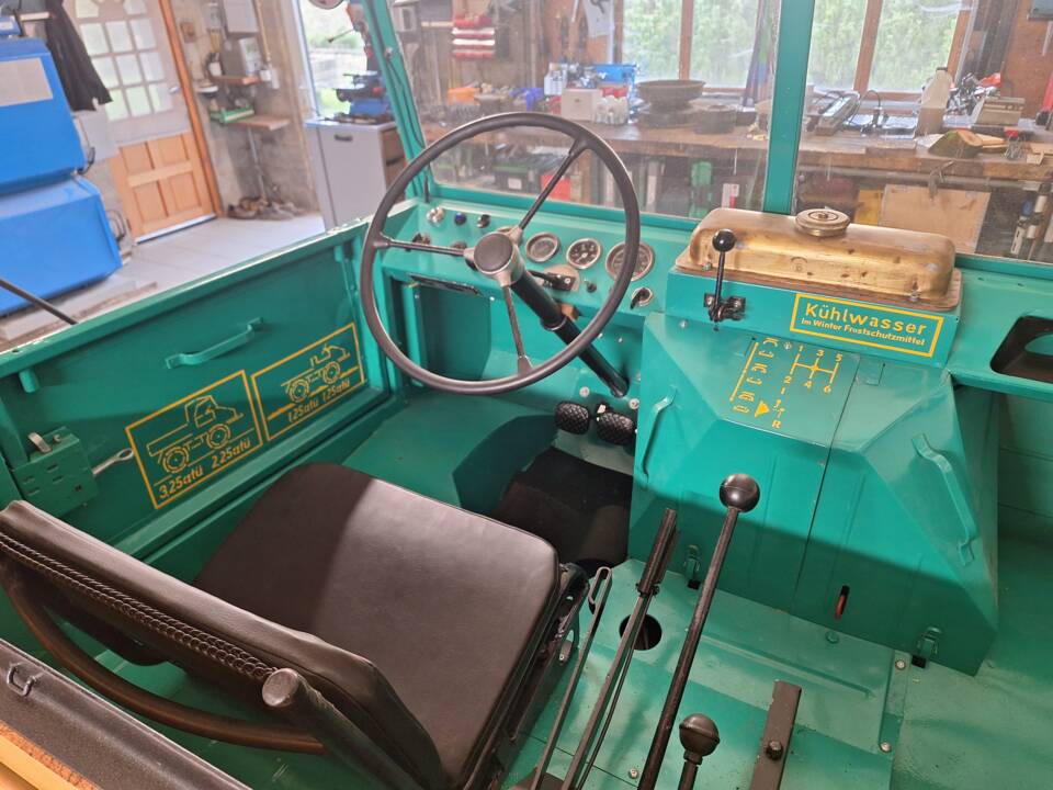 Bild 5/17 von Mercedes-Benz Unimog 2010 (1950)