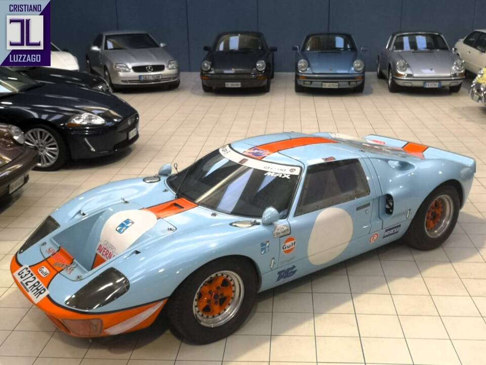 Image 2/50 of Ford GT40 (1966)