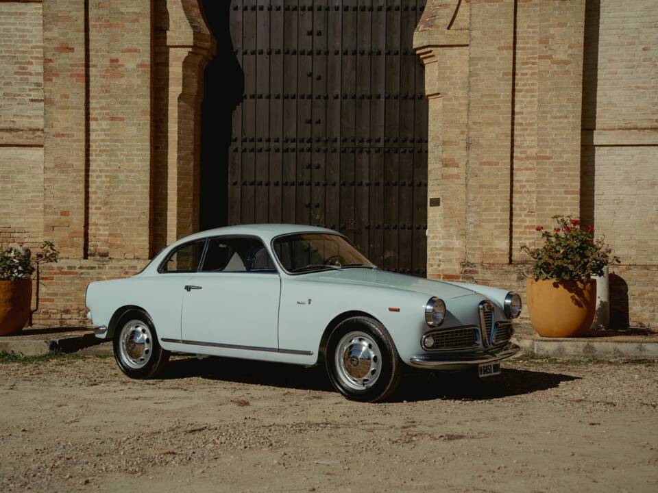 Image 8/16 of Alfa Romeo Giulia 1600 Sprint (1962)