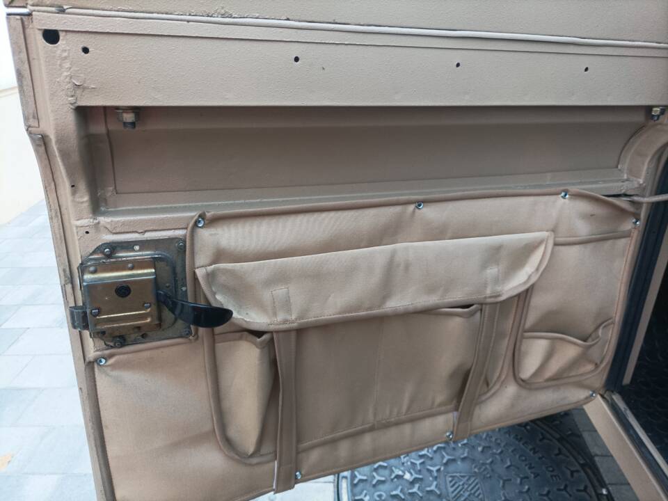 Bild 15/27 von Land Rover 88 (1978)