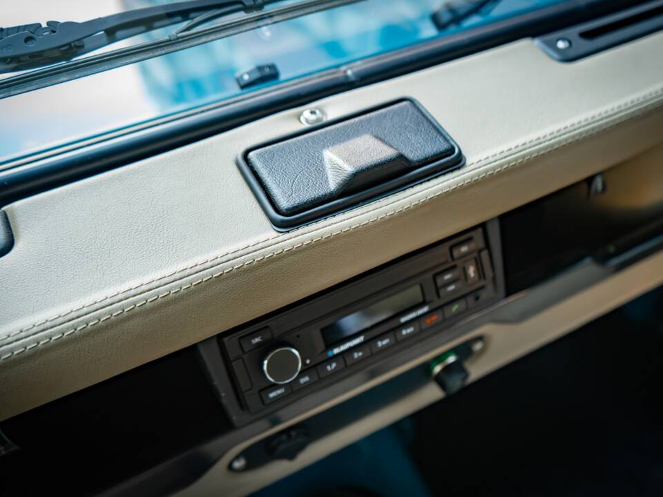 Bild 20/32 von Land Rover Defender 110 300Tdi (1997)