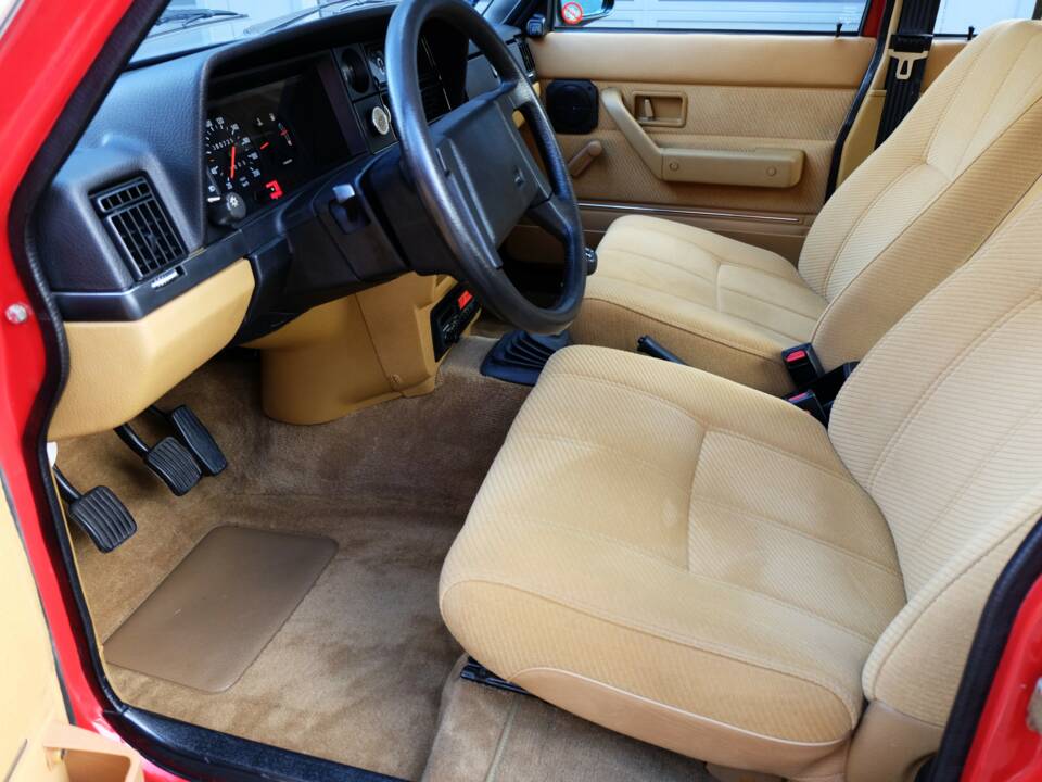 Image 17/75 de Volvo 240 (1986)
