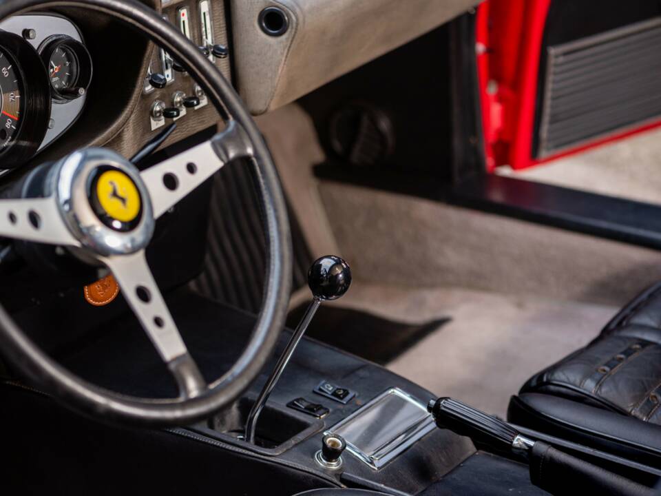 Image 19/50 de Ferrari 365 GTB/4 Daytona (1973)
