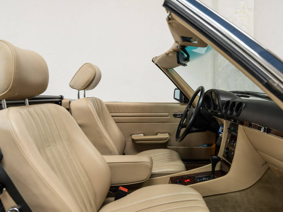 Image 21/40 of Mercedes-Benz 300 SL (1987)