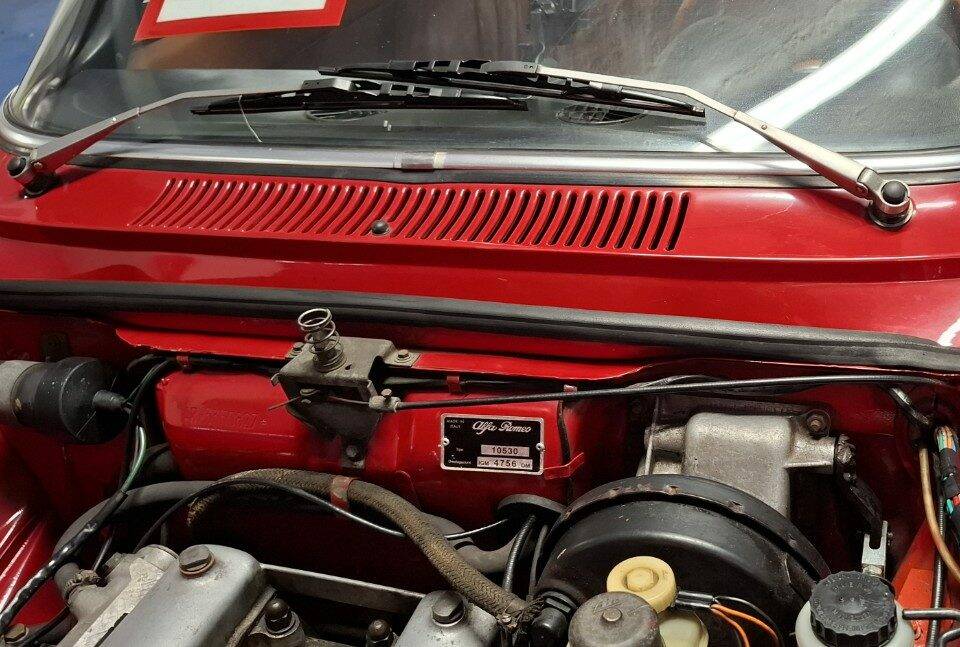 Image 29/32 of Alfa Romeo Giulia GT 1300 Junior (1974)