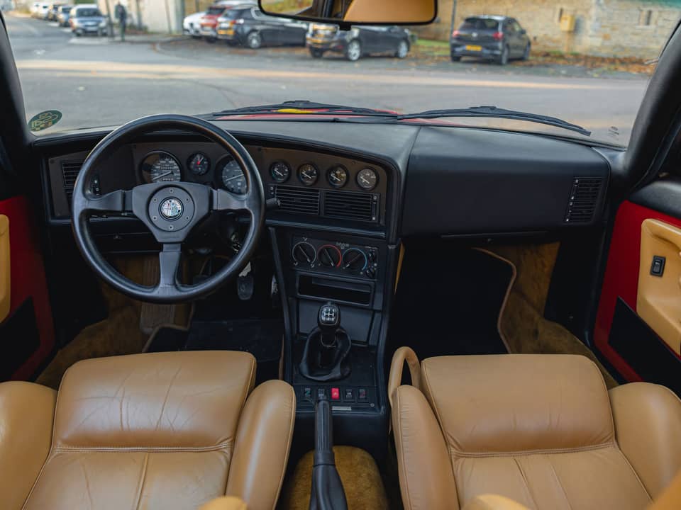 Image 9/10 of Alfa Romeo SZ (1990)