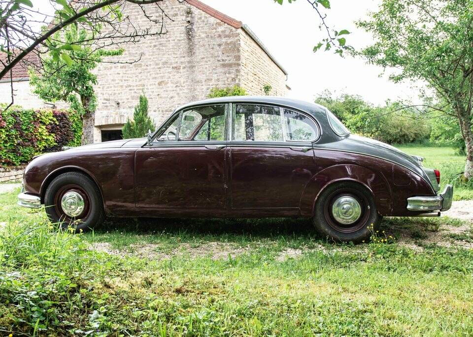 Image 7/8 of Jaguar Mk II 3.8 (1964)