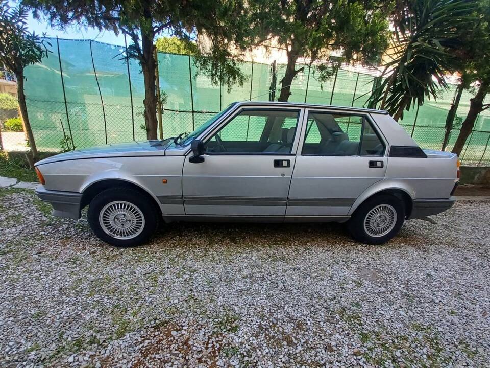 Bild 3/8 von Alfa Romeo Giulietta 1.6 (1984)