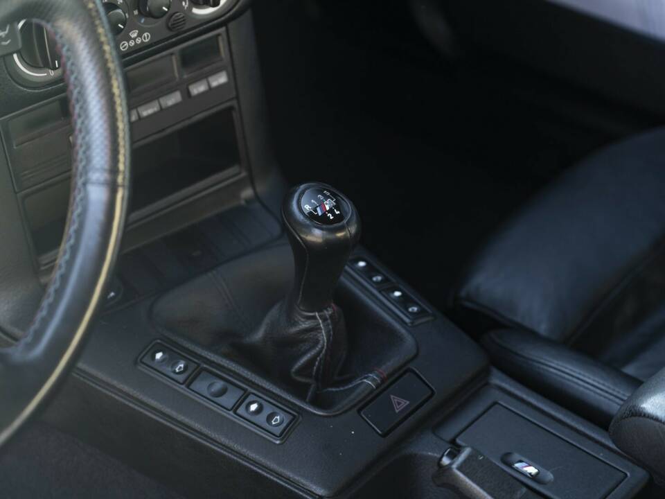 Bild 37/50 von BMW 318is "Class II" (1994)