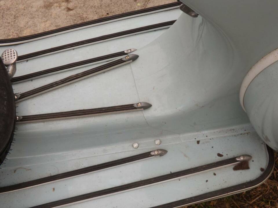 Image 26/50 de Piaggio Vespa 125 (1961)