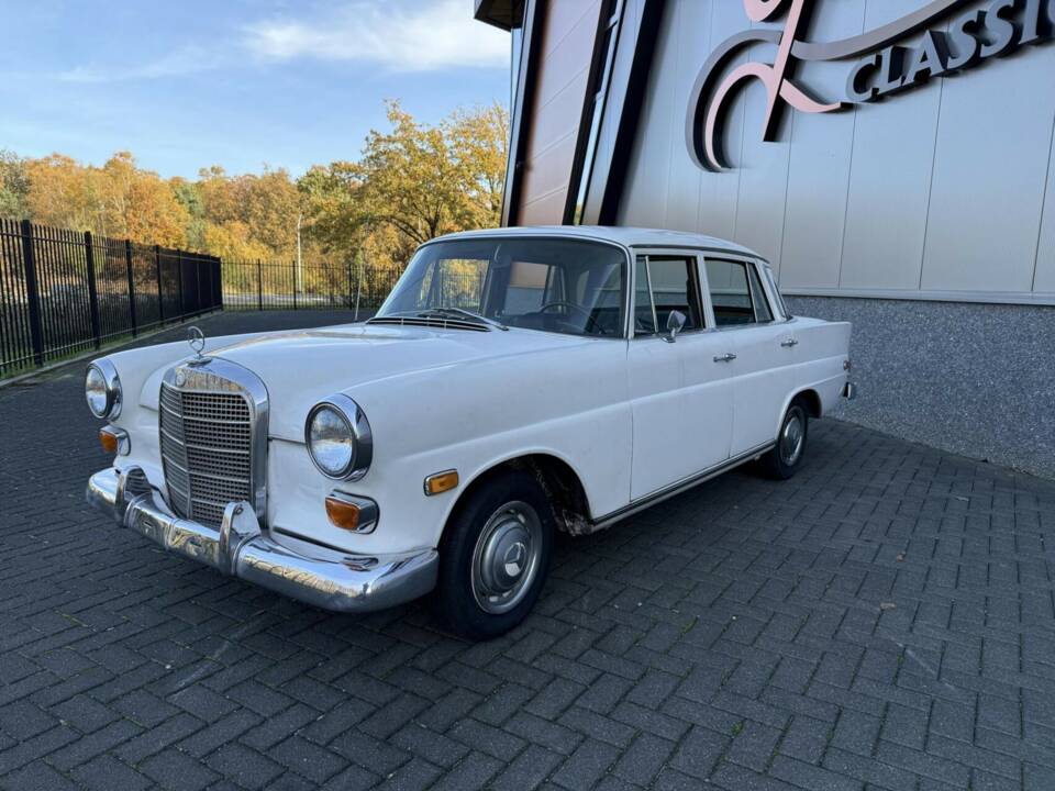 Bild 1/50 von Mercedes-Benz 230 (1968)
