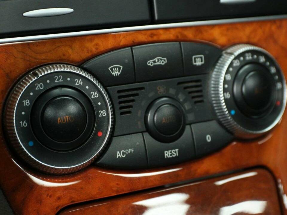 Immagine 19/30 di Mercedes-Benz SL 500 (2006)