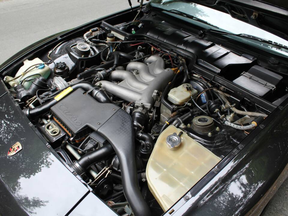 Image 8/9 of Porsche 944 Turbo (1987)