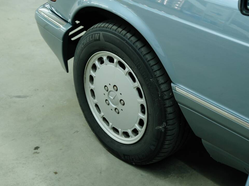 Bild 37/50 von Mercedes-Benz 420 SE (1988)