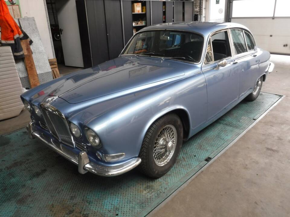 Image 11/50 of Jaguar 420 (1967)