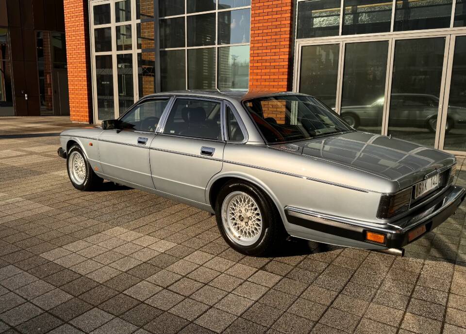 Image 12/29 de Daimler Double Six (1993)