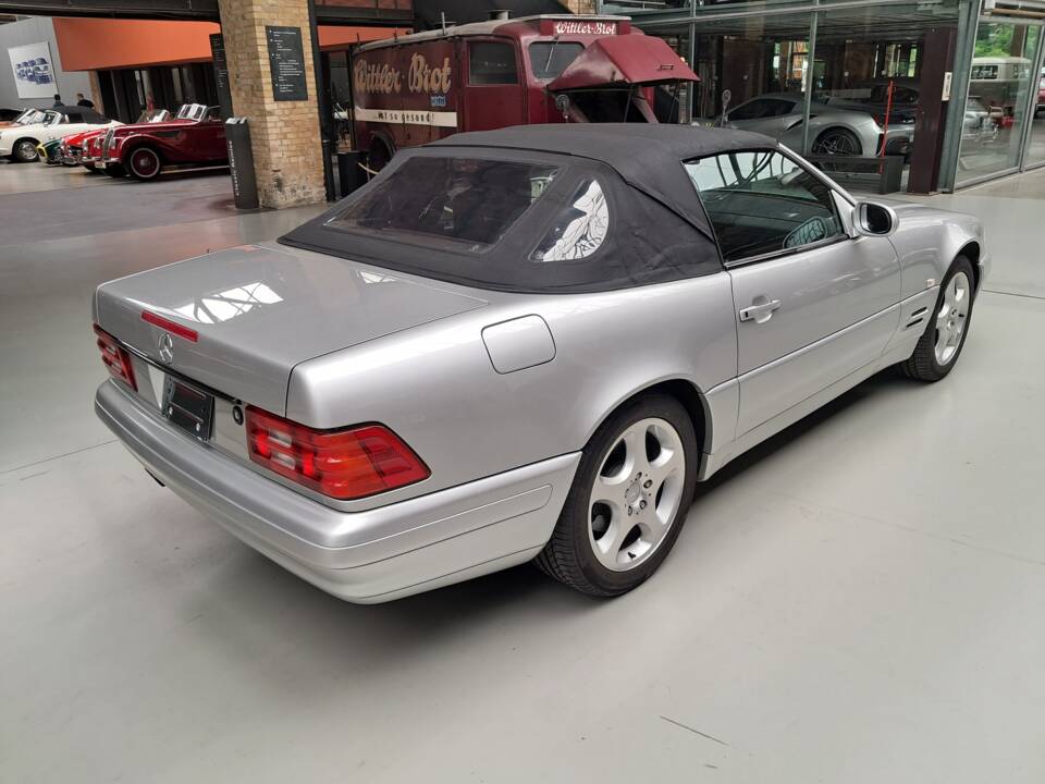 Image 32/50 of Mercedes-Benz SL 320 (1998)