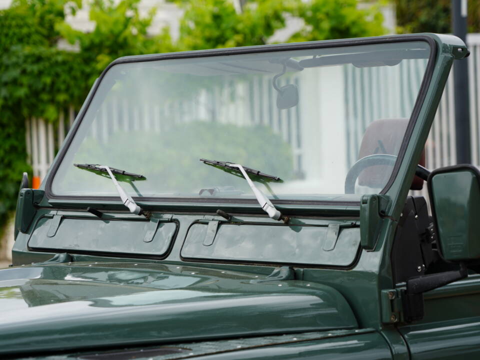 Bild 28/37 von Land Rover 90 (1987)